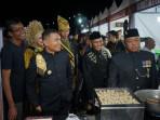 Safaruddin-cicipi-aneka-kuliner-di-UMKM-Expo.jpg