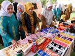 Safriati-bertemu-pengrajin-kasab-Banda-Aceh.jpg