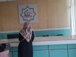 Seorang-wanita-mengajukan-proposal-bantuan-untuk-UMKM-ke-Baitul-Mal-Pidie.jpg