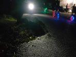 Seorang-warga-terjatuh-ke-lubang-jalan-di-Aceh-Utara_2023.jpg