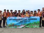 Siswa-SLB-bersihkan-pantai.jpg