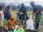 TNI-dari-Aceh-borong-hasil-Tani-dari-Mama-Papua.jpg