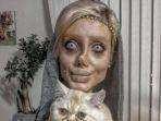Tabar-Zombie-Angelina-Jolie-terlihat-menggunakan-riasan-dengan-menggendong-seekor-kucing.jpg