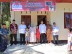 Tarmizi-SP-menyerahkan-rumah-bantuan-layak-huni-di-Bubon.jpg