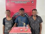 Tiga-pria-di-Aceh-Utara-diborgol-polisi-setelah-dilaporkan-warga-karena-diduga-menjual-narkotika.jpg
