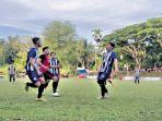 Tiga-punggawa-Simpang-Tiga-mengawal-pergeraka.jpg