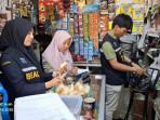 Tim-Gabungan-Bea-Cukai-dan-Satpol-PP-dan-WH-Aceh-melakukan-operasi-pasar.jpg
