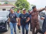 Tim-Tabur-Kejati-Aceh-menangkap-terpidana-perdagangan-orang.jpg