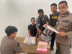 Tim-dari-Unit-RekrimPolsekMeureudu-Pijay-menyerahkan-pelaku-pencurian-rokok-AG.jpg