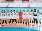 Tim-voli-putri-Indonesia-berpose-jelang-bertanding-pada-Asian-Youth-Games-2025-di-Bahrain.jpg