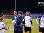 Timnas-Indonesia-menggelar-sesi-latihan-perdana-di-Hamad-Town-Youth-Sports-Ground.jpg