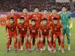 Timnas-Vietnam-U23-berfoto-sebelum-melawan-Timnas-Indonesia-di-final-Piala-AFF-2025.jpg