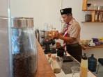 Ustaz-Rahmad-hijrah-jadi-barista.jpg