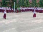 Viral-Bocah-Perempuan-Kelas-1-SD-Pimpin-Upacara-Bendera-Suara-Imut-dan-Keberaniannya-Tuai-Pujiana.jpg