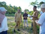 Wabup-Nagan-Raya-mendampingi-Tim-Kementerian-PUPR-meninjau-lokasi-pembangunan-sekolah-rakyat.jpg