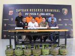 Wakasat-Reskrim-Polresta-Banda-Aceh-dan-Kanit-Jatanras-dan-Kasi-Humas-konpres.jpg