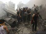 Warga-Palestina-mengeluarkan-satu-jenazah-setelah-serangan-udara-Israel-di-Gaza.jpg