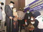 aat-meninjau-vaksinasi-massal-di-aula-kant.jpg