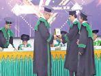 ahkan-cendera-mata-kepada-Menteri-Pendayag.jpg