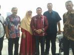 ahmadi-dan-istri.jpg