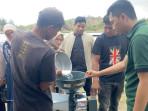 Tim Dosen USK Bina Petani Garam, dari Pencacahan  hingga Pembuatan Sabun Cuci Piring Berbasis Garam