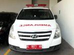 Gawat! Maling Bawa Kabur Ambulans, Pelaku Terekam CCTV Copot Stiker Mobil