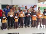Socfindo Kebun Seumanyam di Nagan Raya Serahkan Beasiswa Bagi Anak Karyawan Berprestasi