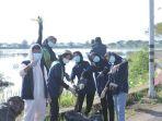 bersihkan-sampah-di-waduk_duta-wisata-lhokseumawe.jpg