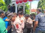 BREAKING NEWS - Ratusan Mahasiswa Geruduk DPRK Pidie, Massa Dobrak Blokade Polisi