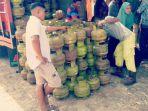 dinas-perdagangan-perindustrian-koperasi-dan-ukm-aceh-utara-menggelar-operasi-pasar-lpg-3-kg.jpg