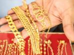 Harga Emas di Kualasimpang Masih Tertahan di Level Rp7,6 Juta per Mayam