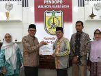enyerahkan-zakat-penghasilan-ASN-di-lingkungan-Kemenag-kepada-Baitul-Mal.jpg