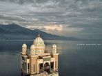 foto-masjid-apung-atau-masjid-argam-bab-al-rahman-di-palu-sebelum-terjadi-tsunami_20180929_222604.jpg