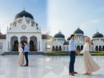 foto-prewedding-di-Masjid-Raya-Baiturrahman-Aceh.jpg