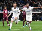 gelandang-real-madrid-luka-modric-merayakan-gol-dengan-david-alaba.jpg