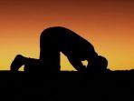 ilustrasi-shalat-dan-bersujud.jpg