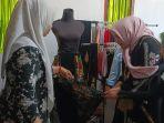 istri-dari-Muzakkir-Manaf-Mualem-kunjungi-rumah-UMKM-di-Peureulak.jpg