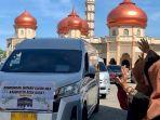 jamaah-haji-Aceh-Barat-diberangkatkan-dari-Masjid-Agung-Baitul-Makmur-menuju-Banda-Aceh.jpg