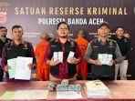 kasat-reskrim-polresta-banda-aceh-kompol-fadillah-aditya-pratama-menunjukkan-barang-bukti.jpg