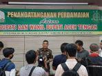kasi-penkum-kejati-aceh-munawal-hadi-memberikan-keterangan-pers.jpg