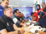 ketua-dpd-pd-aceh-muslim-mengecek-kesehatan-sebelum-donor-darah.jpg