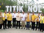 ketua-umum-partai-golkar-airlangga-hartarto-mengunjungi-titik-nol-ikn-di-kalimantan-timur.jpg