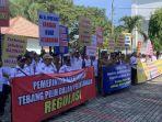 keuchik-gelar-aksi-ke-kantor-DPMG-Aceh_03022025.jpg