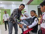 lazismu-muhammadiyah-serahkan-bantuan-school-kit-pada-para-murid-kurang-mampu.jpg