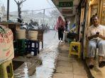 lintasi-banjir-d-pasar-aceh.jpg