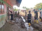 mahasiswa-USK-dan-TNI-bersihkan-sekolah-di-Bireuen.jpg