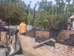 memadamkan-api-di-rumah-terbakar-di-Desa-Rantau-Panyang-Juli-Bireuen.jpg