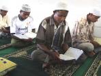 membaca-alquran-tadarus-dan-melaksanakan_20150619_084507.jpg