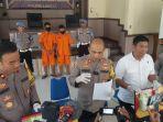 memperlihatkan-BB-sabu-sabu-2-kg-dan-tersangka.jpg