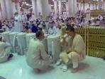 minum-air-zamzam-di-masjidil-hara.jpg